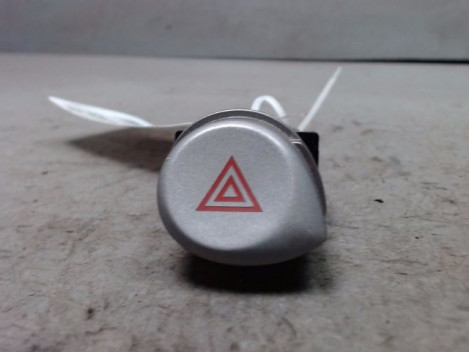 BOUTON DE WARNING HYUNDAI I20