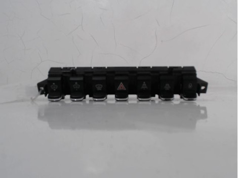 BOUTON DE WARNING PEUGEOT 3008 2008-