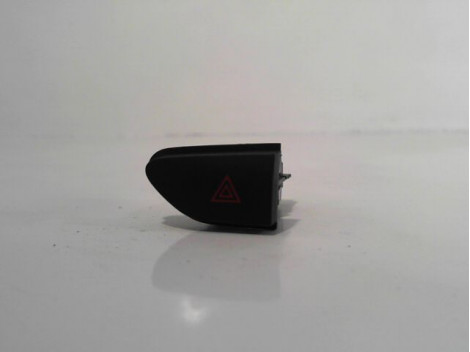 BOUTON DE WARNING RENAULT CAPTUR