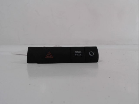 BOUTON DE WARNING TOYOTA PRIUS 2004-