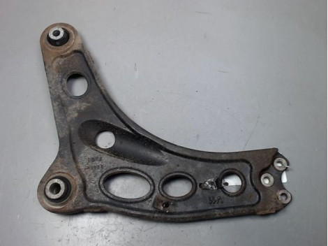 TRIANGLE INFERIEUR AVANT GAUCHE OPEL VIVARO C1 F2700 4P