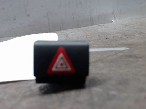 BOUTON DE WARNING CITROEN C4