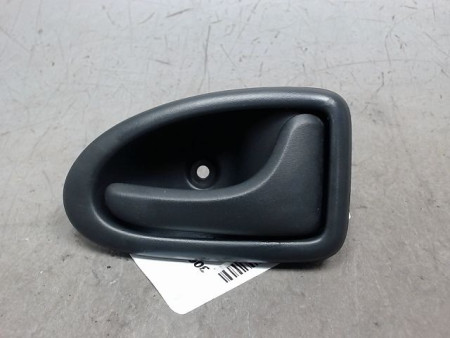 POIGNEE INTERIEURE PORTE AVANT DROIT RENAULT TRAFIC CN 1000KG 8.2006-