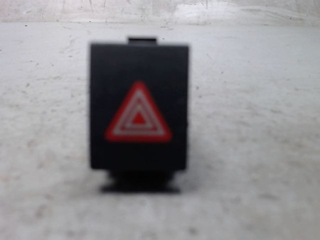 BOUTON DE WARNING VOLKSWAGEN POLO 4 PHASE 2 ESSENCE